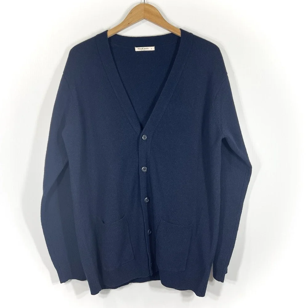 WoolOvers‎ Mens Lambswool V Neck Cardigan Size Large Navy Preppy Classic *FLAW*